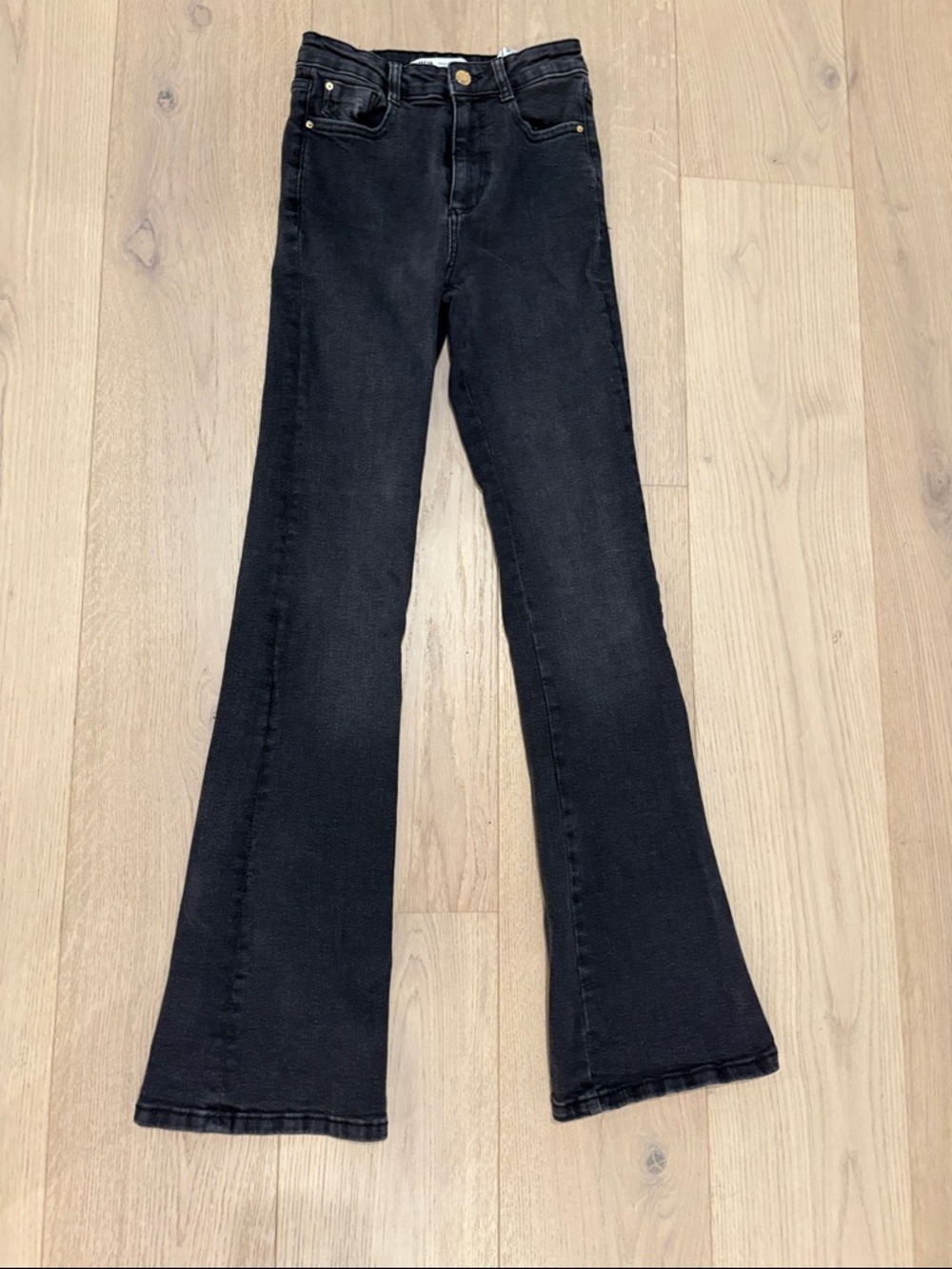 Zara women’s High-Rise Flared Jeans, size 2 (24), like new